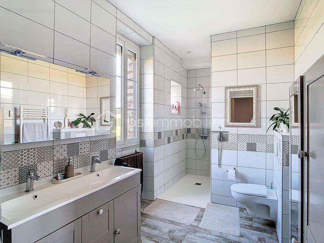 Maison à MONTCORBON