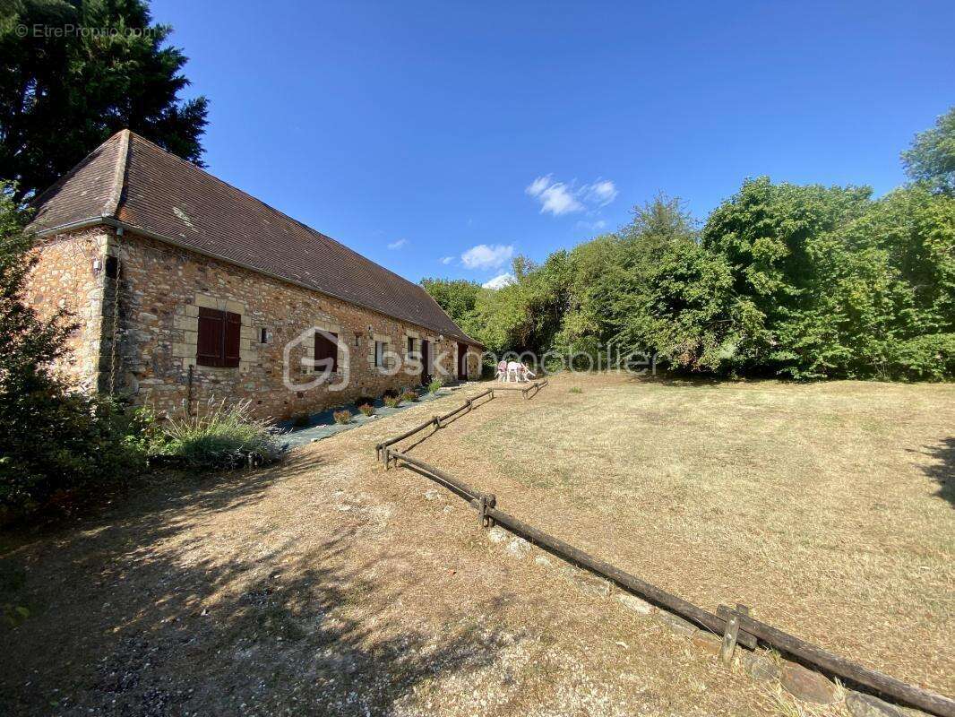 Ensemble Immobilier comprenant 1 Habitation, 1 Gite, 1 Chalet / Bungalow, 1 Grange, 1 Hangar et 1 Piscine à Siorac en Périgord - photo 8