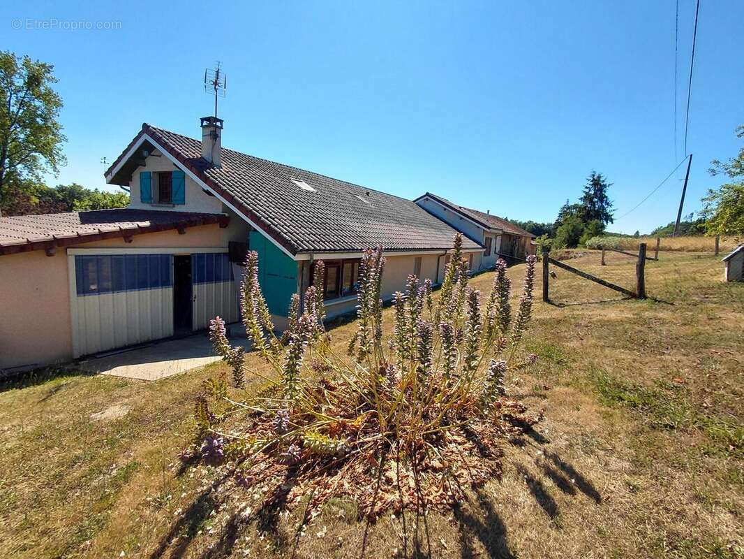 Photo 2 - Maison à SAINT-SAUD-LACOUSSIERE