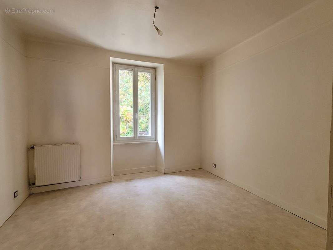 Maison à SAINT-LEONARD-DE-NOBLAT