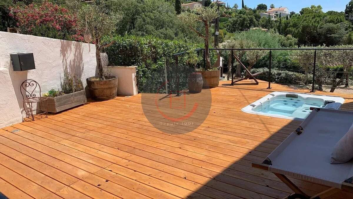 Maison à LES ISSAMBRES