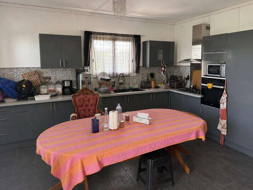 Maison 200 m² à Saint-Denis  - photo 6