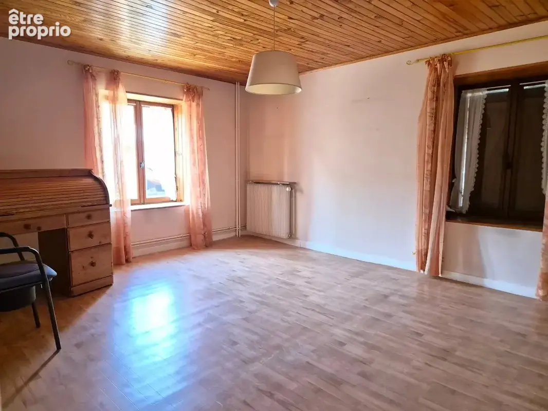 Maison en pierre sur trois niveaux avec dépendances et terrain - photo 6