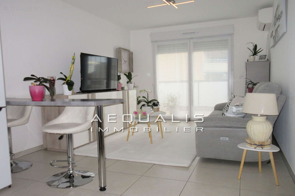 Appartement à SAINT-LAURENT-DU-VAR