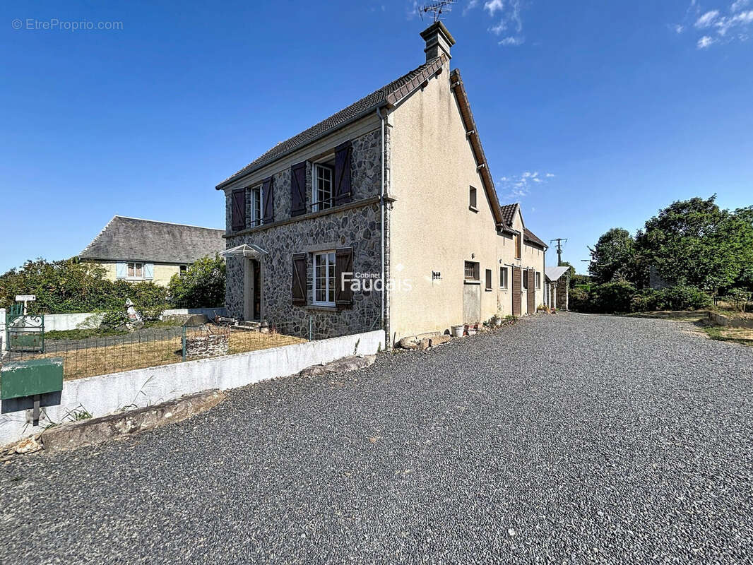 Maison 93 m² à Le Mesnil-Amey  - photo 2