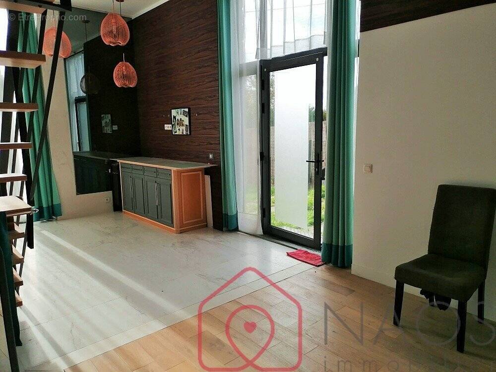 Maison à MANDRES-LES-ROSES