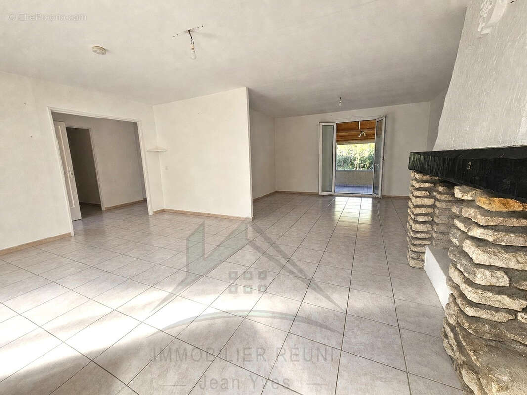 Maison à CHATEAUNEUF-LES-MARTIGUES