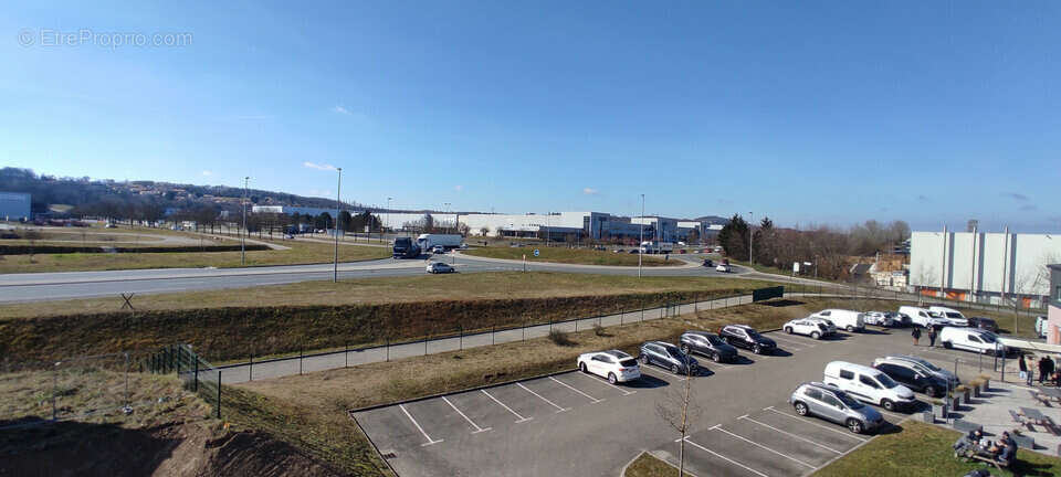 Commerce à VAULX-MILIEU