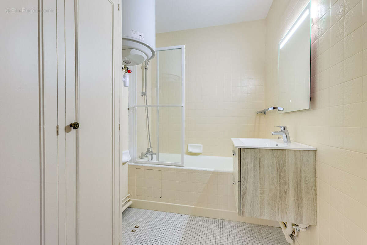 Appartement à PARIS-14E