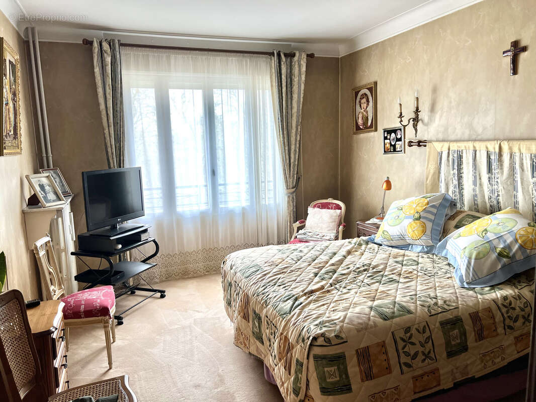 Appartement à CHARENTON-LE-PONT