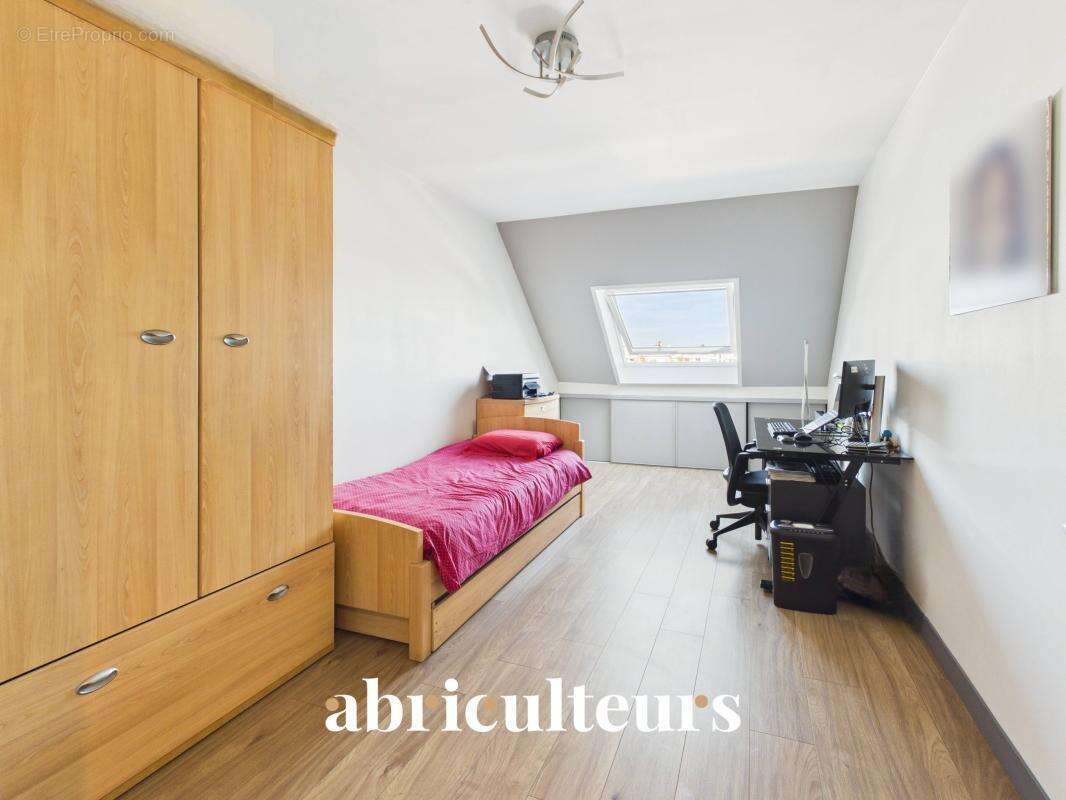 Appartement à CHARENTON-LE-PONT