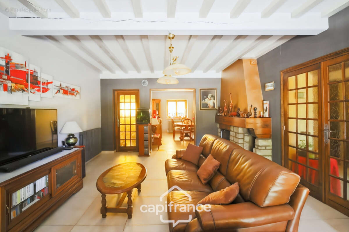 Maison en pierre au calme avec piscine, 5 chambres et plus de 1,6 hectare de terrain - Proche Lons-le-Saunier (39000) - photo 15