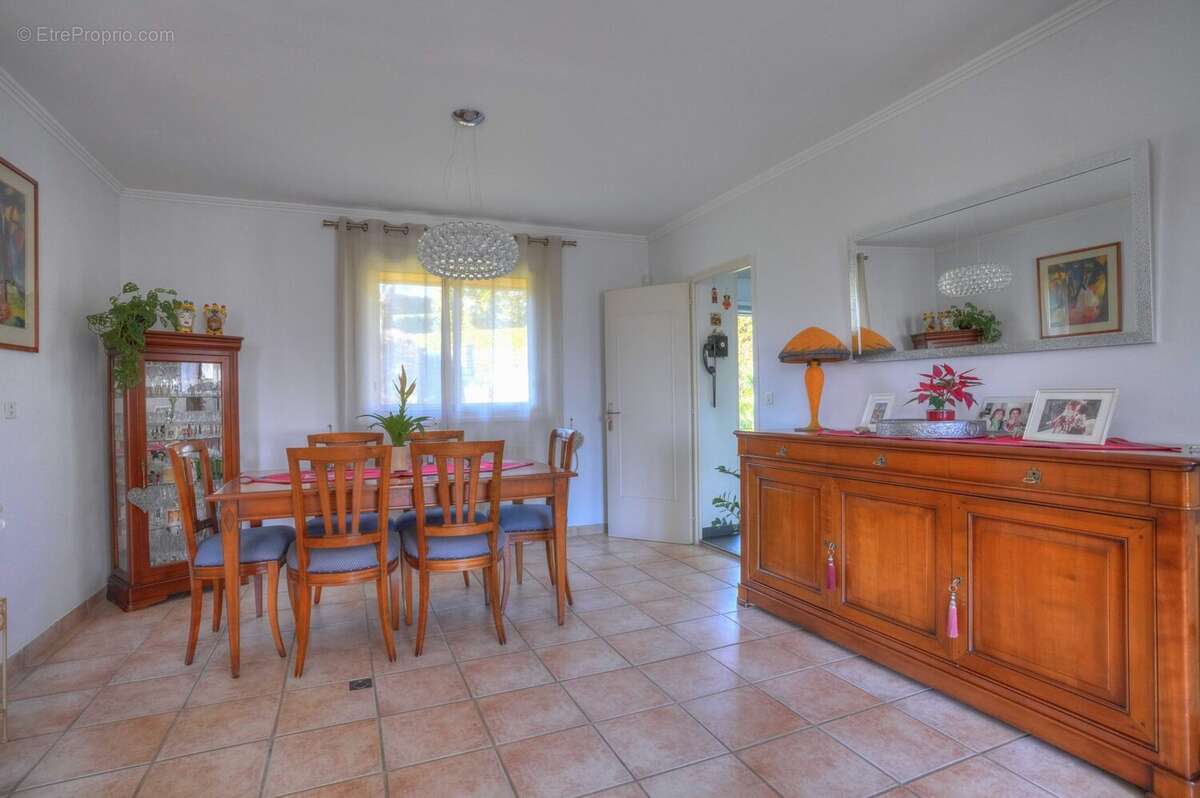 Maison à CHALLEX