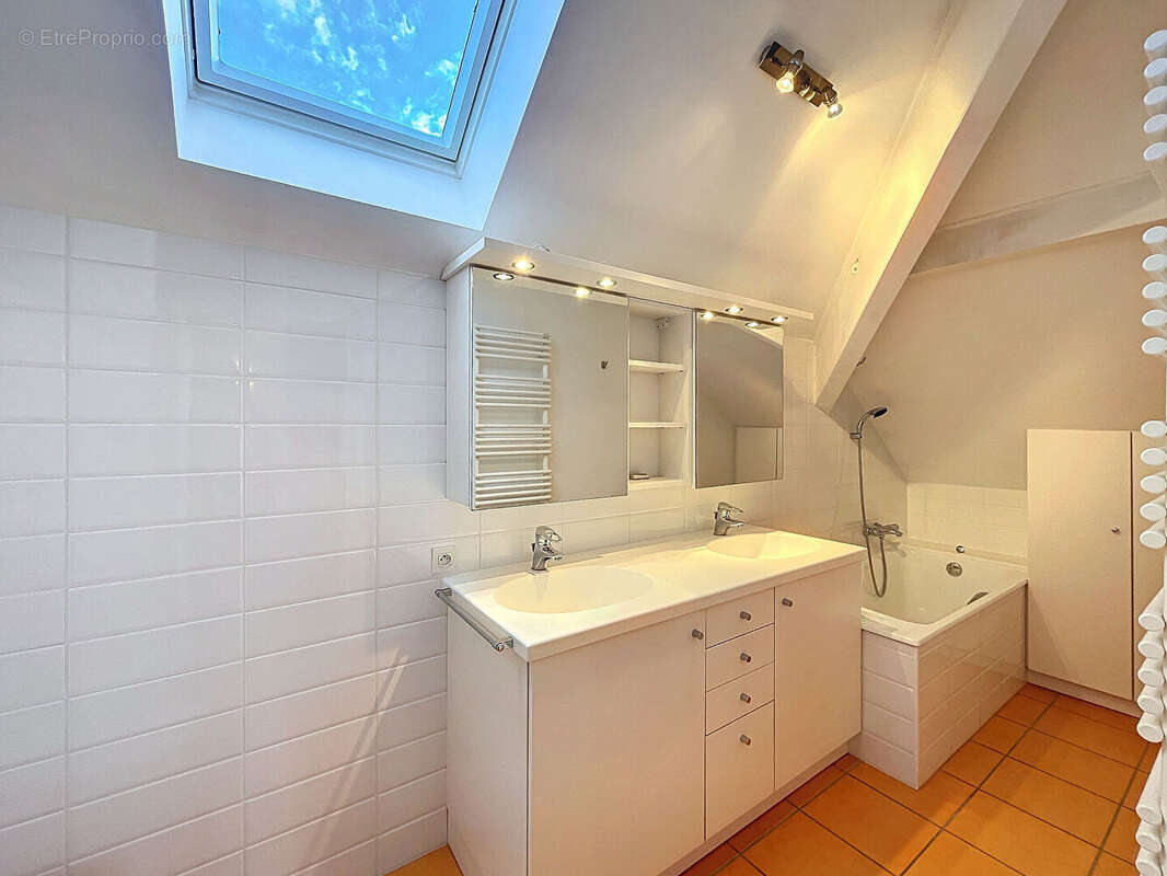 Maison à MENTHON-SAINT-BERNARD