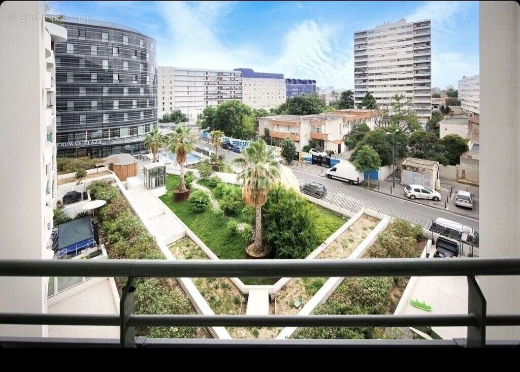 Appartement à MARSEILLE-4E