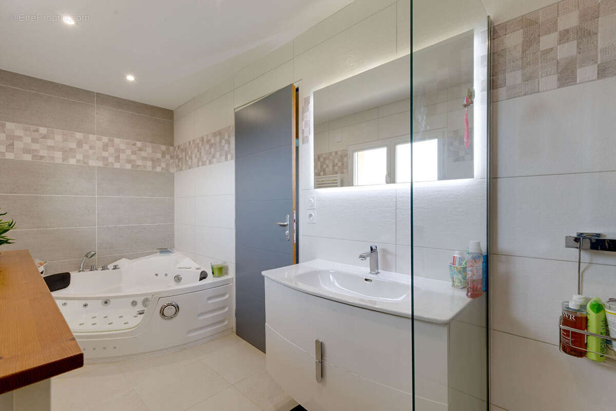 Maison à SAINT-CERGUES