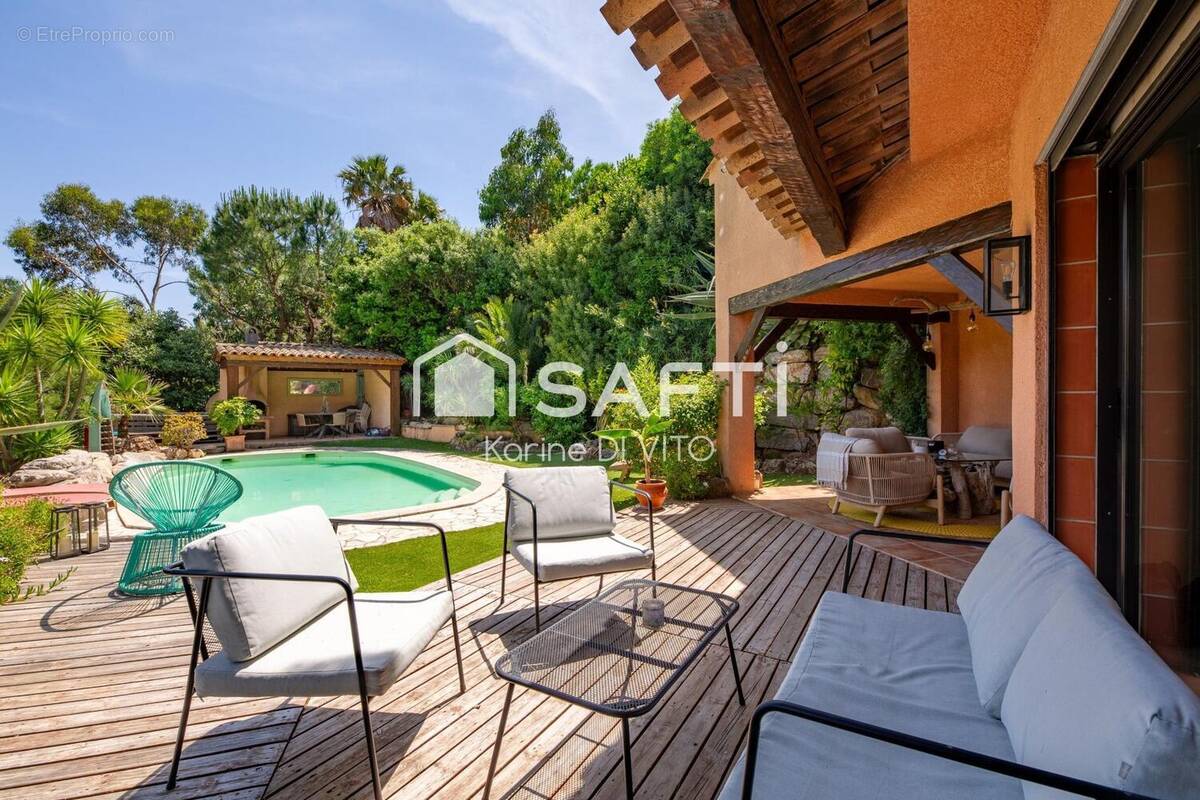 Photo 1 - Maison à ROQUEBRUNE-SUR-ARGENS