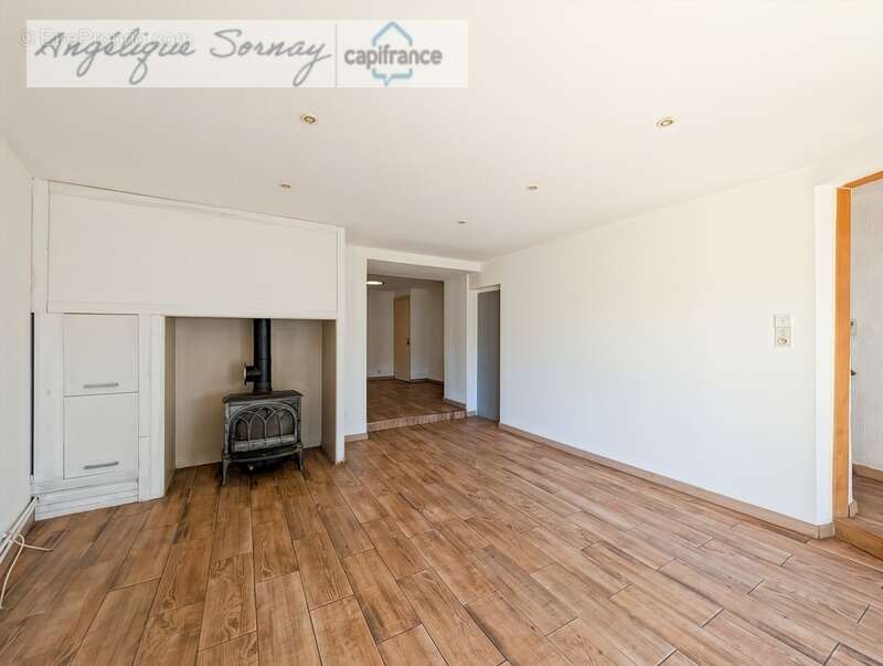 Maison mitoyenne avec potentiel – 103 m² habitables – Montrevel Morges (39320), secteur Jura - photo 5