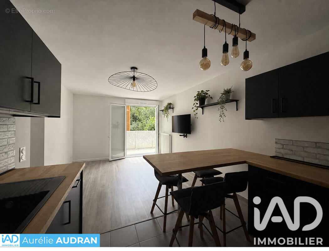 Photo 1 - Appartement à VOISINS-LE-BRETONNEUX