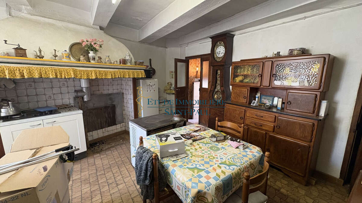 Maison 135 m² à Saint-Saturnin-De-Lucian  - photo 8