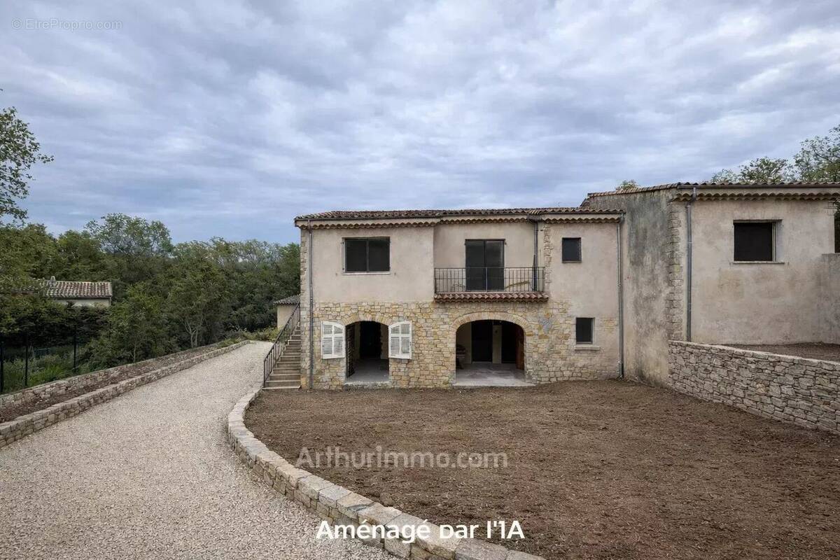 Appartement à MOUANS-SARTOUX