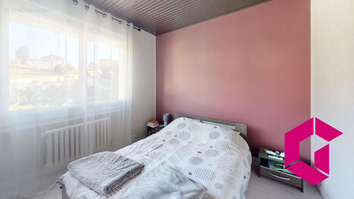 Maison à SAINT-JUST-MALMONT