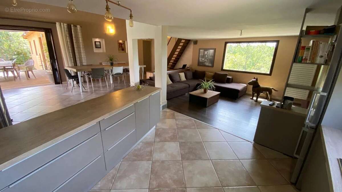 Maison à LA ROQUE-D'ANTHERON