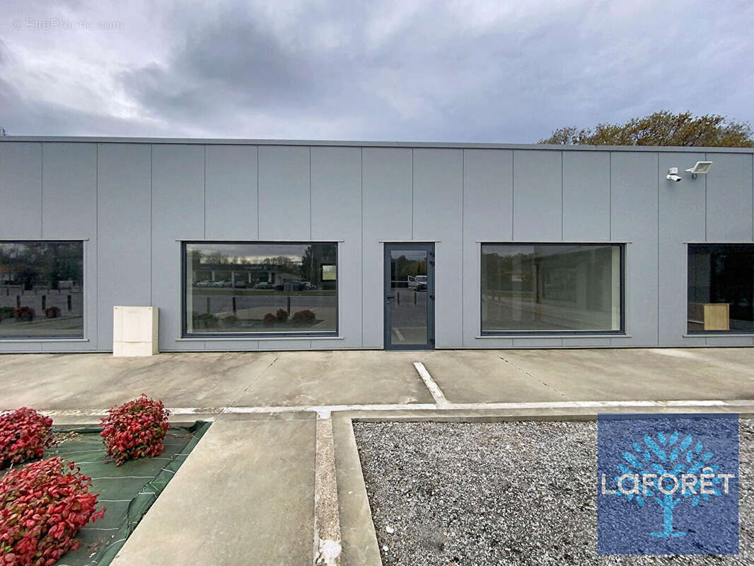 Commerce à POUILLON