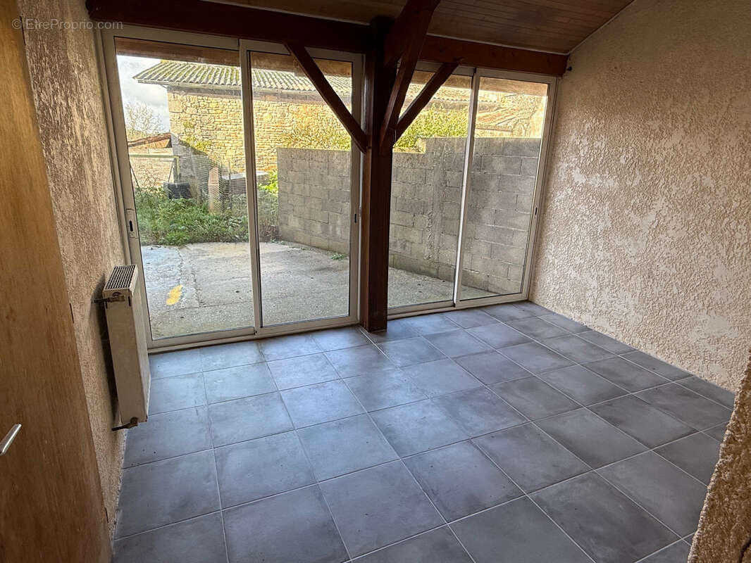 Maison à BLANQUEFORT-SUR-BRIOLANCE