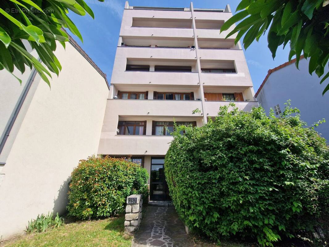 Appartement à LES LILAS