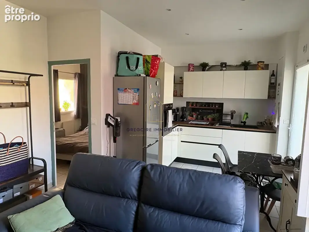 Appartement T2 de 32m2 rénové RdC avec jardin collectif dans résidence sécurisée proche Timone. - photo 2