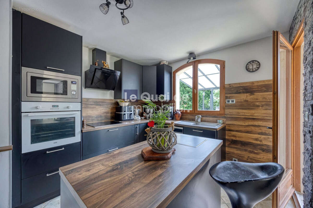 Maison à CHARNECLES