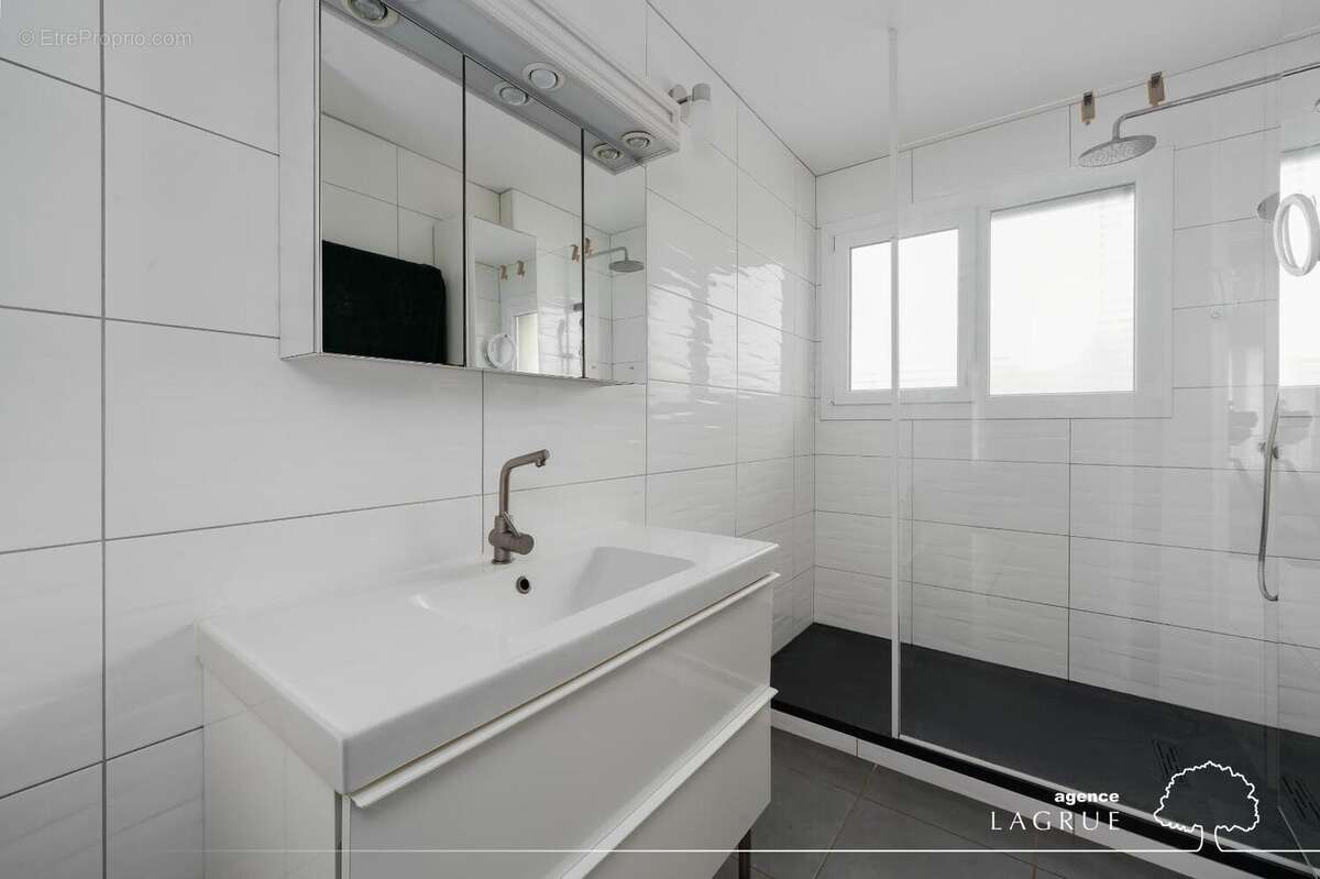   - Appartement à NEUVY