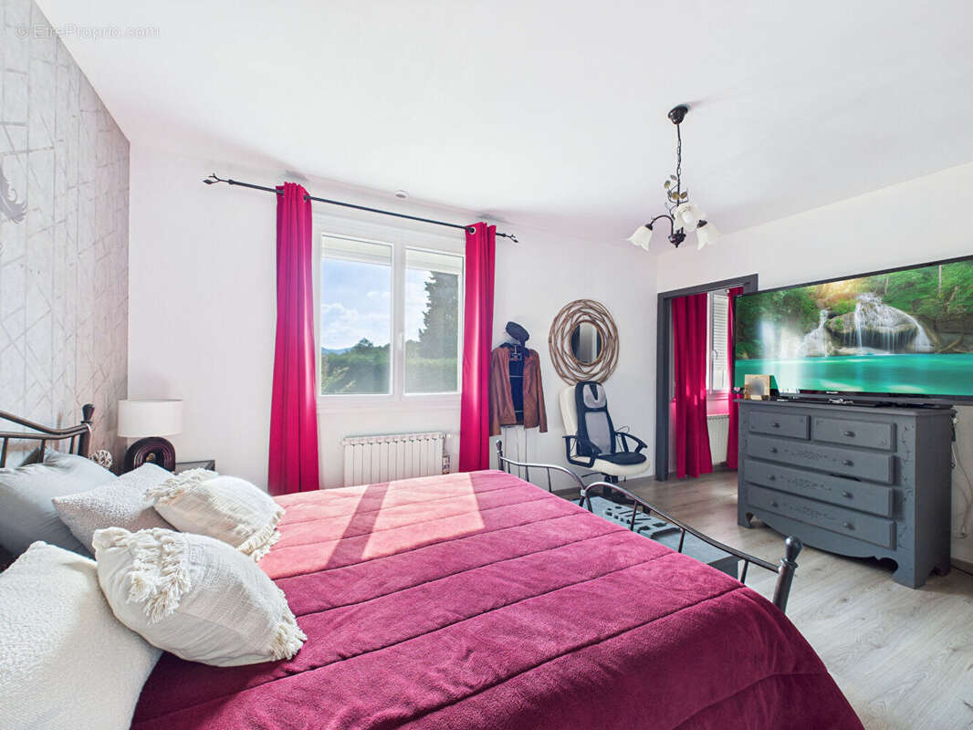 Maison à SAINT-JEAN-DE-MUZOLS