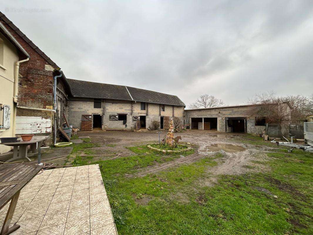 Maison à CREVECOEUR-LE-PETIT