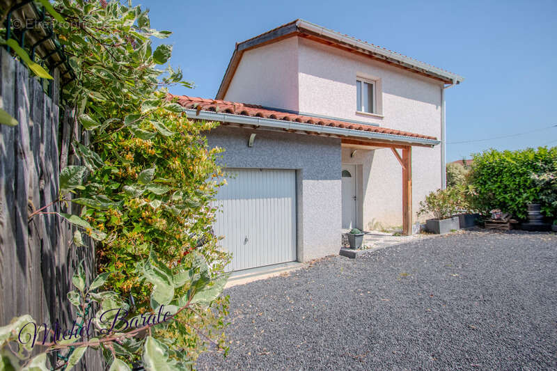 Maison à GREZIEU-LA-VARENNE