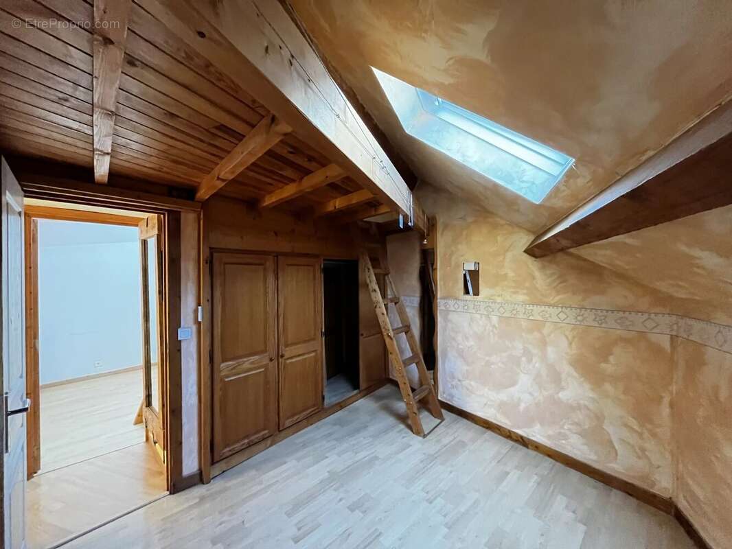 Maison en pierre 8 pièces 165 m² + jardin - photo 9