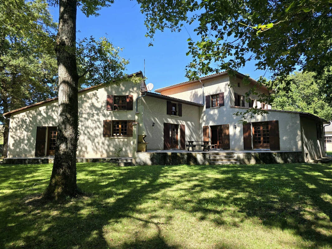 Maison à COURGEAC