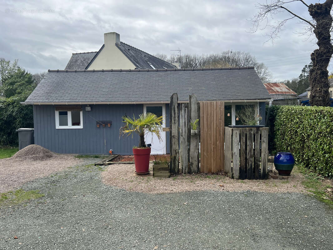 Maison à LANGROLAY-SUR-RANCE