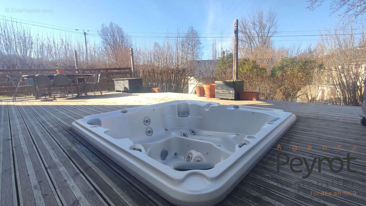 Maison à ANGOUSTRINE-VILLENEUVE-DES-ESCALDES