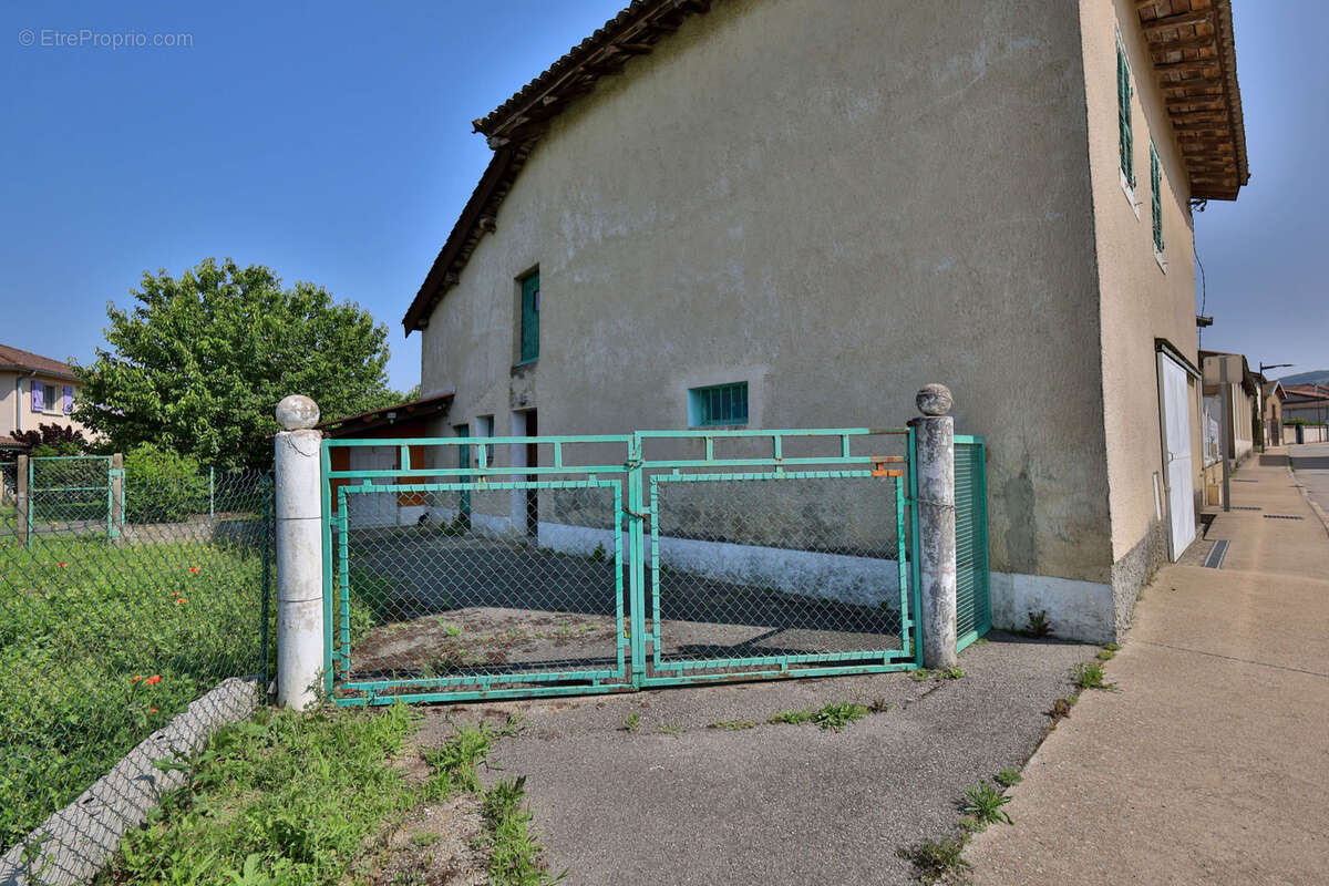 Maison à LUZINAY