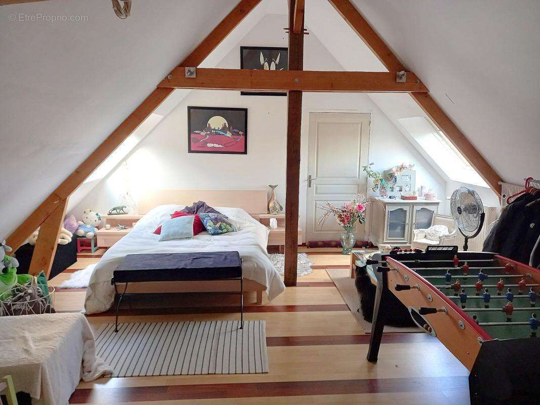 Maison familiale de 250 m² – 5 chambres - terrain 1569m² - au calme - photo 11