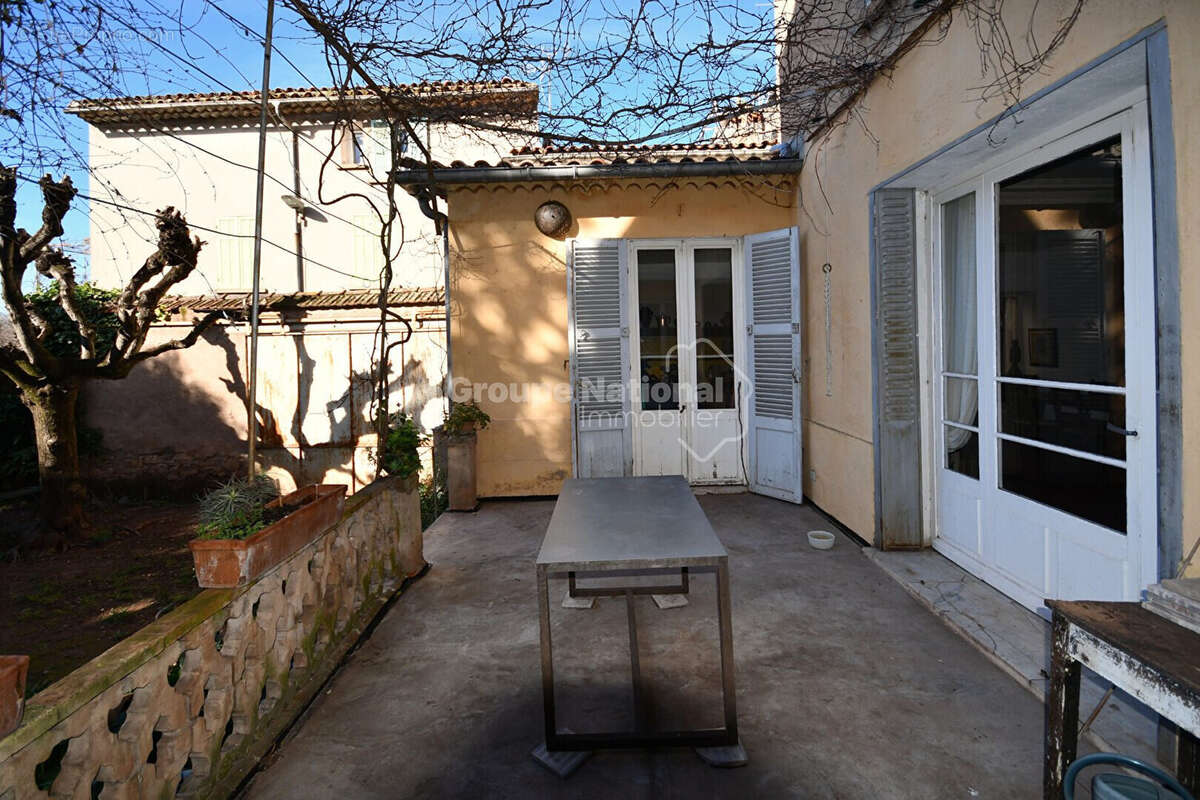 Maison 320 m² à Gonfaron  - photo 2