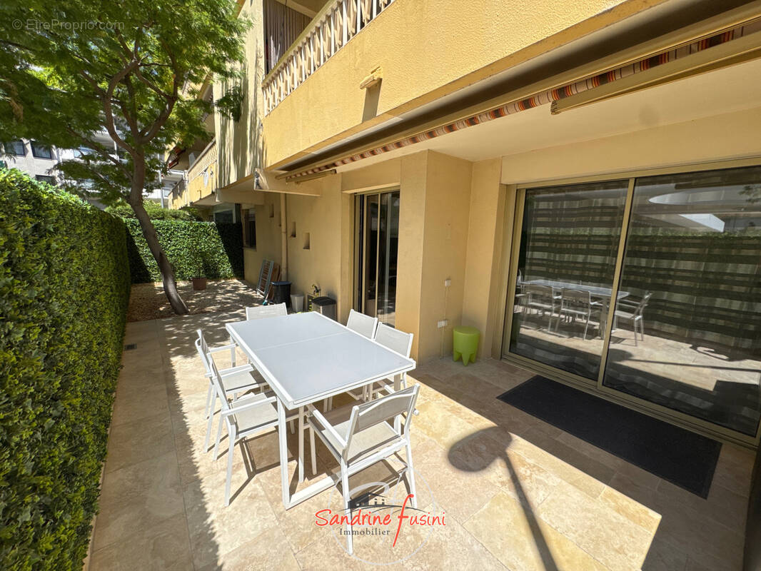 Appartement à SAINT-LAURENT-DU-VAR
