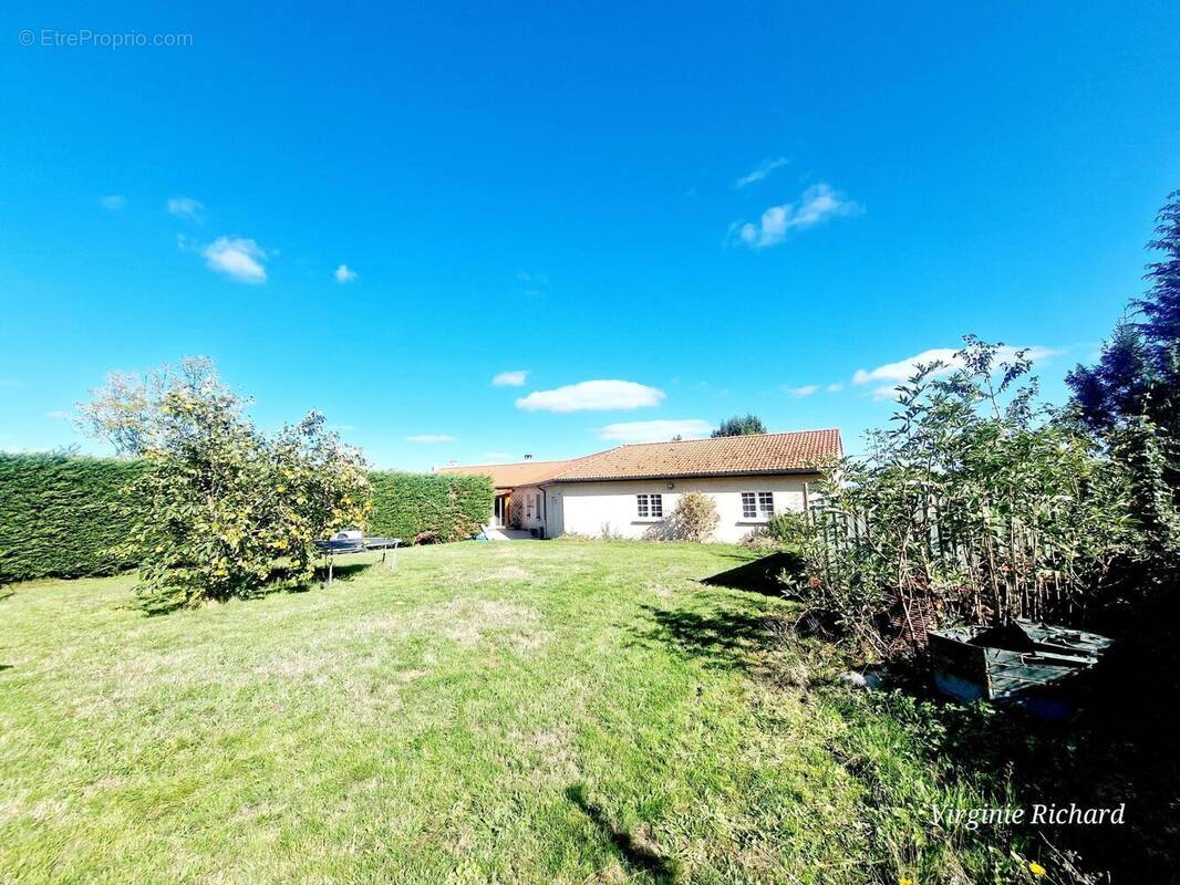 Photo 1 - Maison à VOLVIC