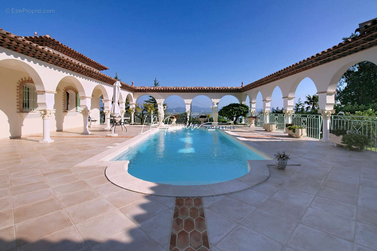 Maison à ROQUEBRUNE-SUR-ARGENS