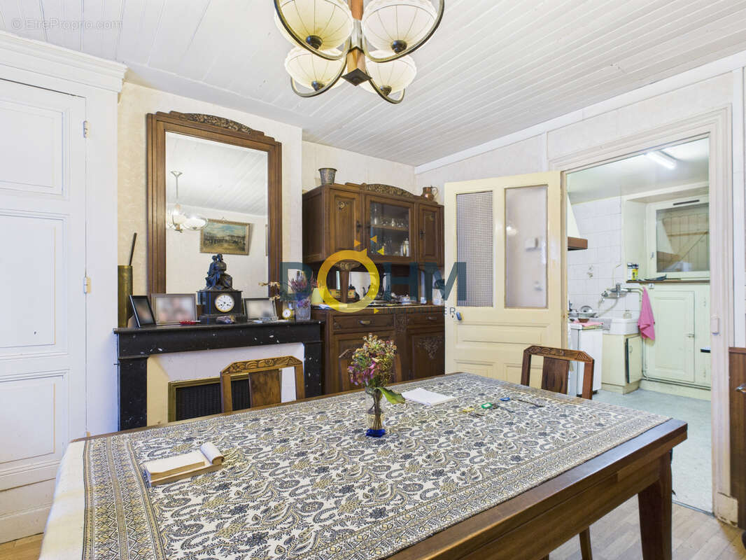 A vendre ambertmaison 185 m2,jardin clos et garage - photo 2