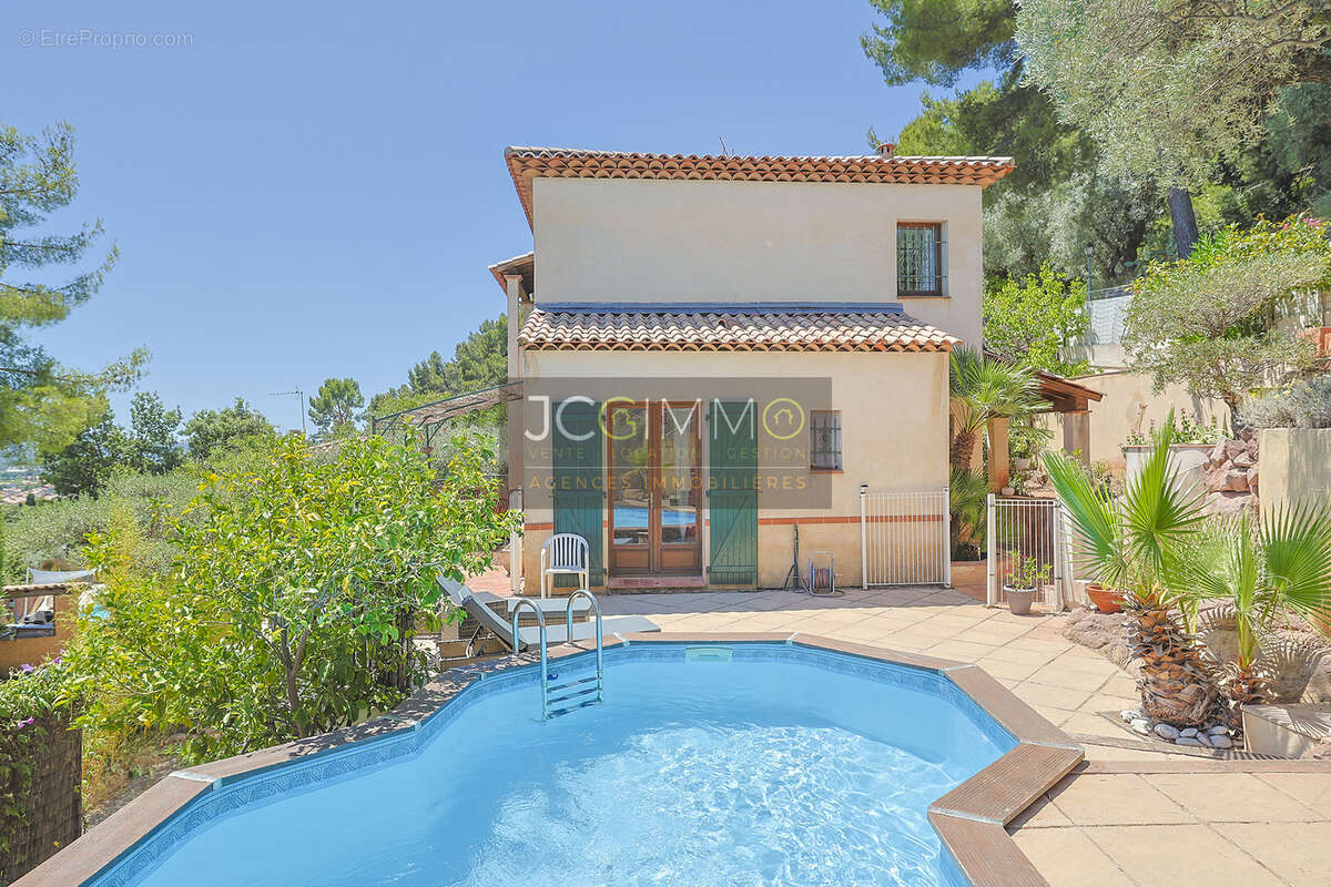 villa individuelle T5 de 117 m2 avec piscine et belle vue dégagée - photo 16