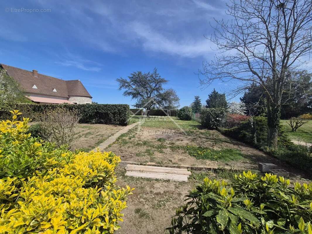 Commerce à SAINT-GERMAIN-DE-SALLES