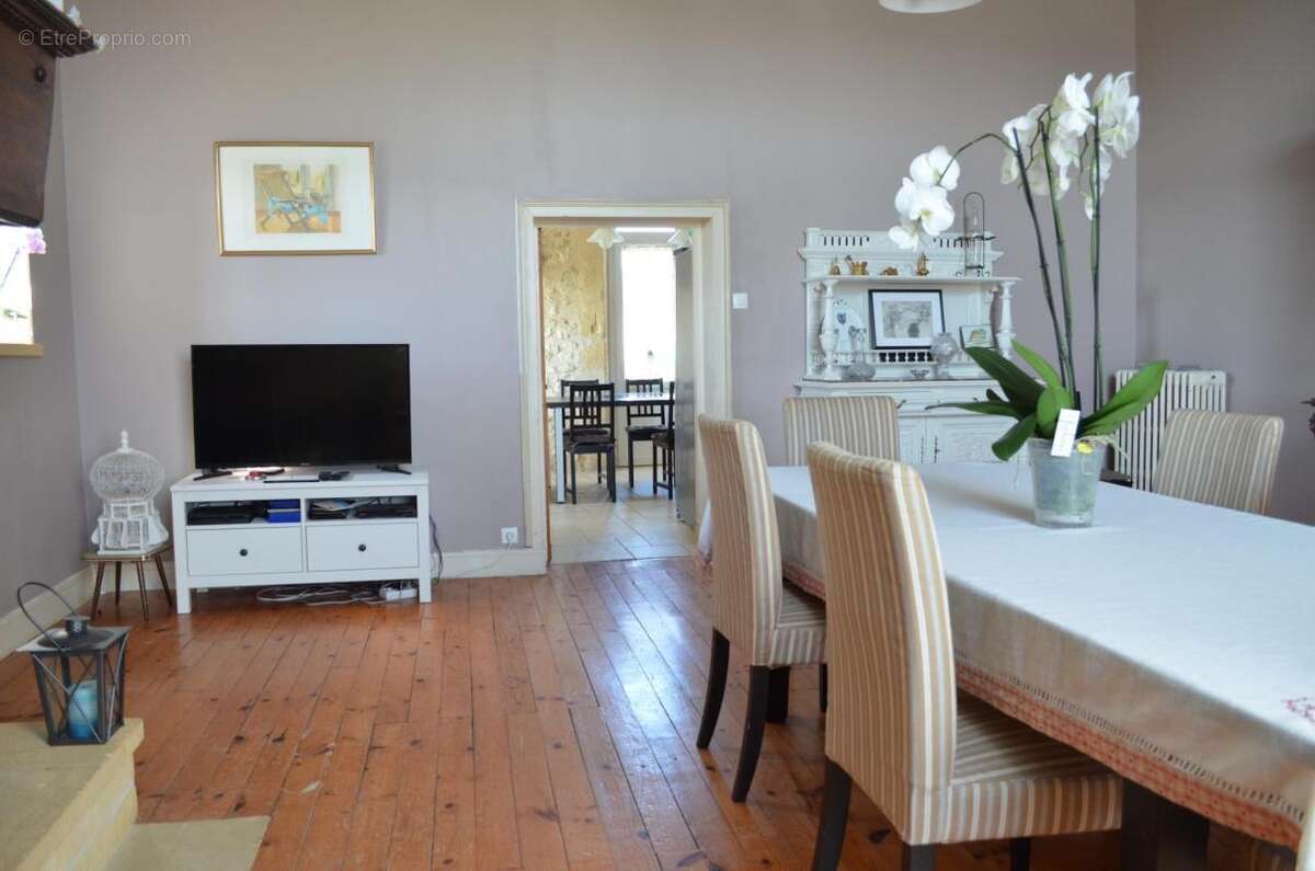 Maison à LES LEVES-ET-THOUMEYRAGUES